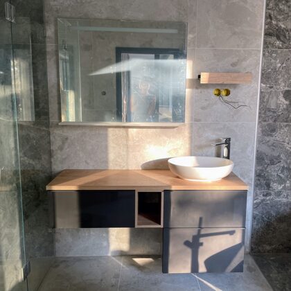 Komplett fürdőszoba bútor összeszerelés és falra rögítés